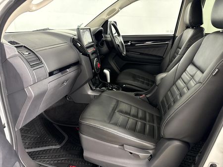 2021-Isuzu-Mu-x-30D-Auto_8