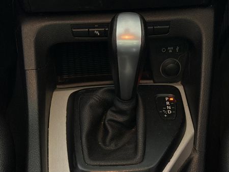 2010-BMW-X1-xDrive23d-Auto_9