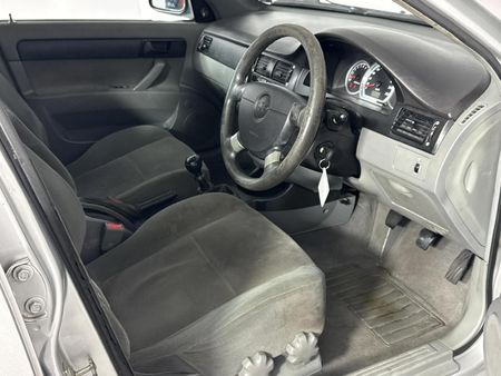 2011-Chevrolet-Optra-16-L_9