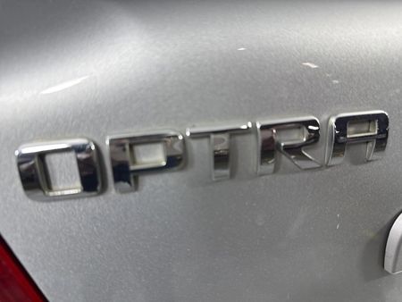 2011-Chevrolet-Optra-16-L_11