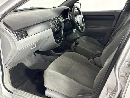 2011-Chevrolet-Optra-16-L_8