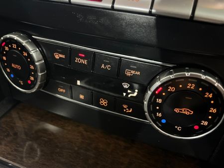 2013-Mercedes-Benz-C-Class-C-200-BE-Classic-Auto_14