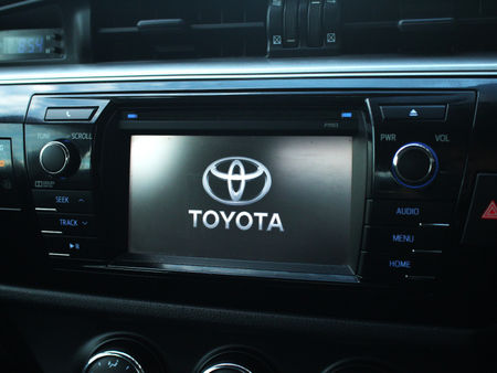 2016-Toyota-Corolla-16-Prestige-Auto_9
