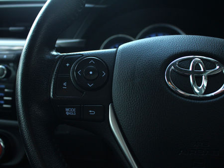 2016-Toyota-Corolla-16-Prestige-Auto_12