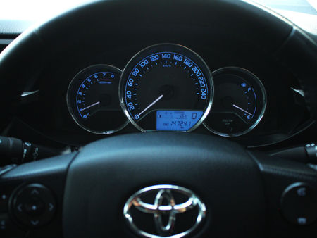 2016-Toyota-Corolla-16-Prestige-Auto_13