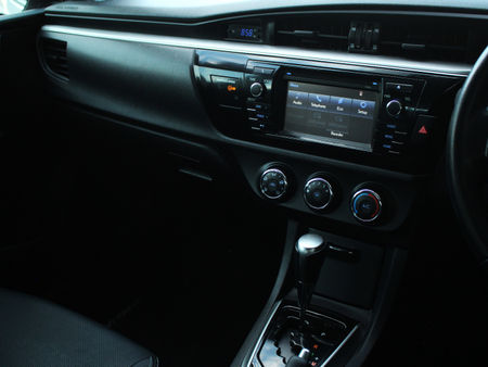 2016-Toyota-Corolla-16-Prestige-Auto_15