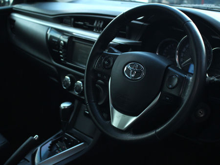 2016-Toyota-Corolla-16-Prestige-Auto_8