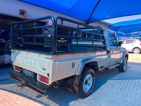 2015-Toyota-Land-Cruiser-79-42-D-Single-Cab_4