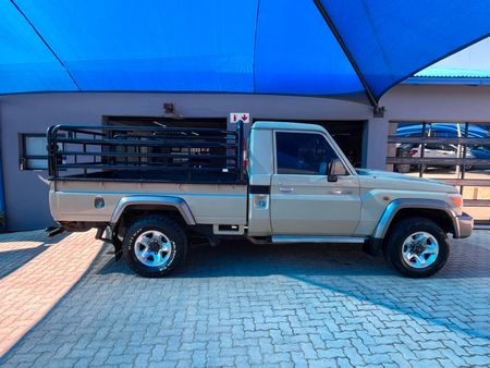 2015-Toyota-Land-Cruiser-79-42-D-Single-Cab_6