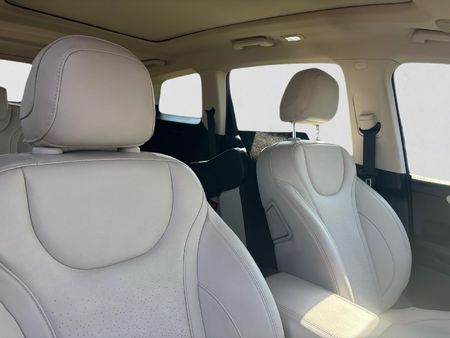 2024-Mahindra-XUV-700-20-AX7L-Auto-7-Seat_15