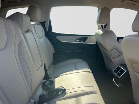 2024-Mahindra-XUV-700-20-AX7L-Auto-7-Seat_16