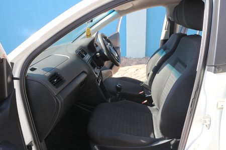 2018-Volkswagen-Polo-Vivo-14-Comfortline-5-dr_11