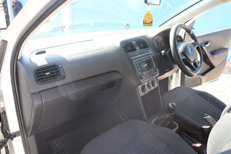 2018-Volkswagen-Polo-Vivo-14-Comfortline-5-dr_13