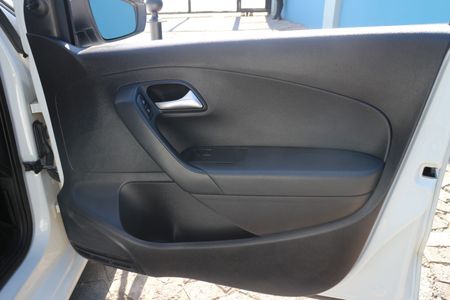 2018-Volkswagen-Polo-Vivo-14-Comfortline-5-dr_19