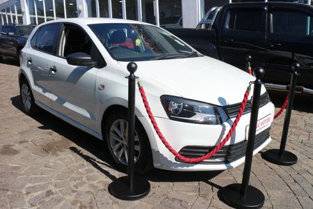 2018-Volkswagen-Polo-Vivo-14-Comfortline-5-dr_5