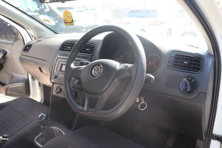 2018-Volkswagen-Polo-Vivo-14-Comfortline-5-dr_7