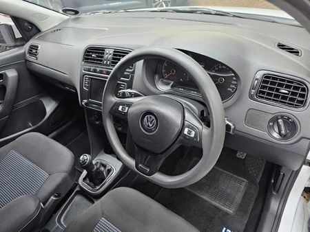2018-Volkswagen-Polo-Vivo-14-Comfortline-5-dr_11