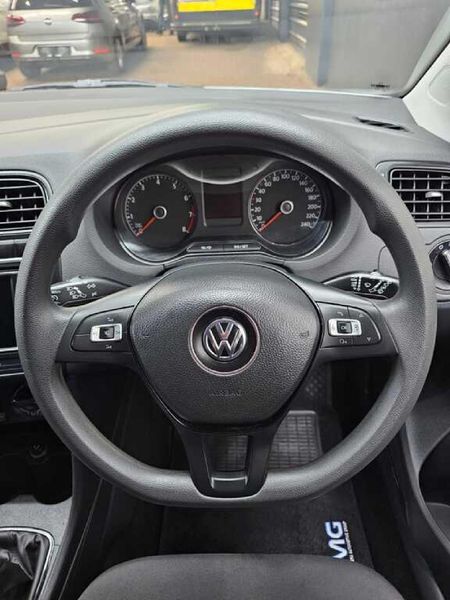 2018-Volkswagen-Polo-Vivo-14-Comfortline-5-dr_13