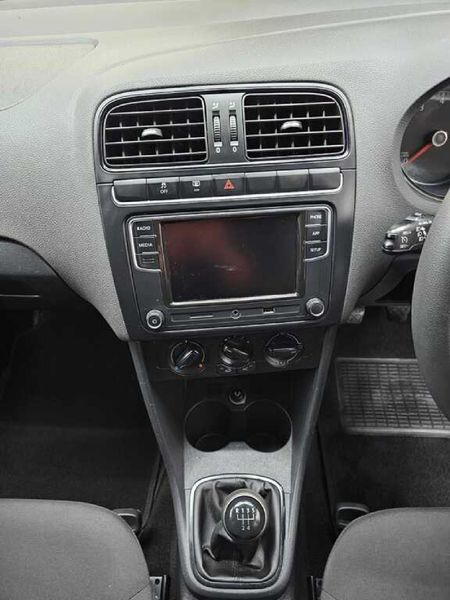 2018-Volkswagen-Polo-Vivo-14-Comfortline-5-dr_14