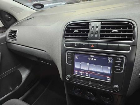 2018-Volkswagen-Polo-Vivo-14-Comfortline-5-dr_15