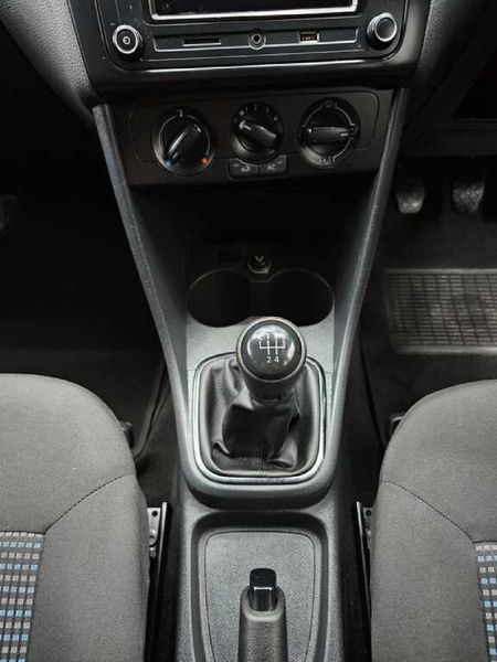 2018-Volkswagen-Polo-Vivo-14-Comfortline-5-dr_16