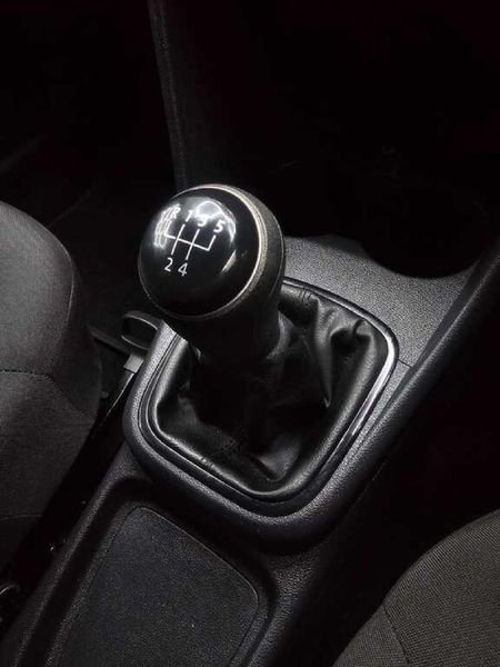 2018-Volkswagen-Polo-Vivo-14-Comfortline-5-dr_17