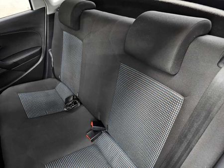 2018-Volkswagen-Polo-Vivo-14-Comfortline-5-dr_18