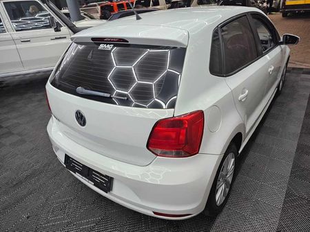 2018-Volkswagen-Polo-Vivo-14-Comfortline-5-dr_7