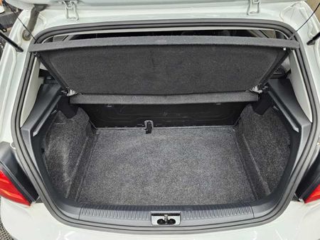2018-Volkswagen-Polo-Vivo-14-Comfortline-5-dr_8