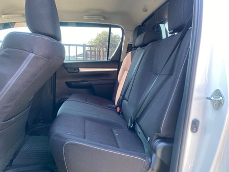 2024-Toyota-Hilux-24-GD-6-Raised-Body-SRX-Auto-Double-Cab_15