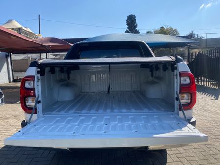 2024-Toyota-Hilux-24-GD-6-Raised-Body-SRX-Auto-Double-Cab_8