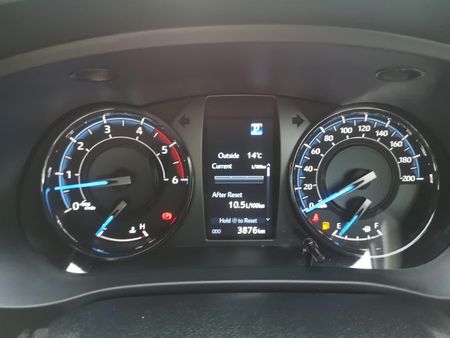2026-Toyota-Hilux-28-GD-6-RB-Legend-55-4x4-Auto-Double-Cab_10
