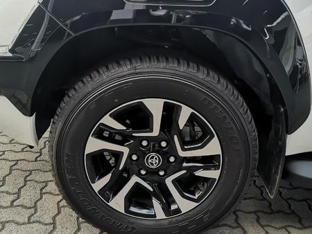 2026-Toyota-Hilux-28-GD-6-RB-Legend-55-4x4-Auto-Double-Cab_17