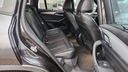 2022-BMW-X3-xDrive20d_19