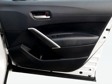 2024-Toyota-Corolla-Cross-18-XS-Hybrid_23