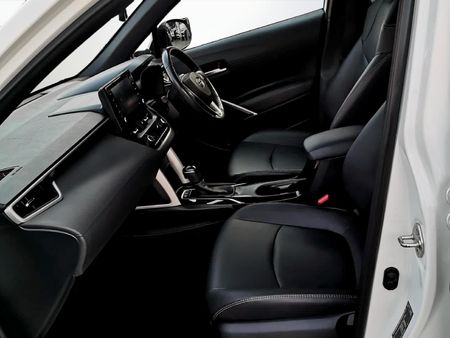 2024-Toyota-Corolla-Cross-18-XS-Hybrid_6
