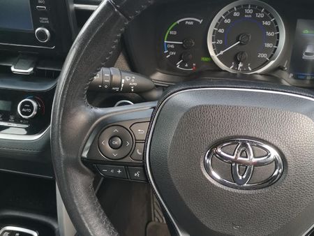 2024-Toyota-Corolla-Cross-18-XS-Hybrid_8