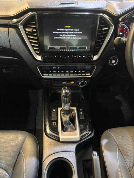 2024-Isuzu-D-Max-30-DDI-V-Cross-HR-4x4-Auto-Double-Cab_12