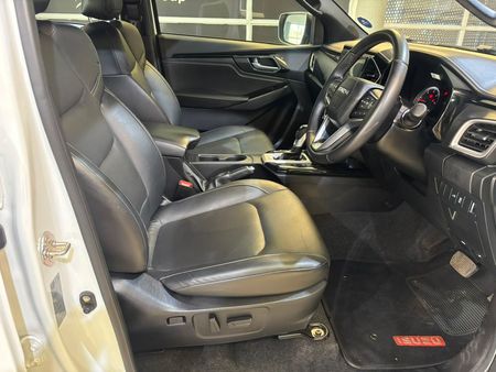 2024-Isuzu-D-Max-30-DDI-V-Cross-HR-4x4-Auto-Double-Cab_13