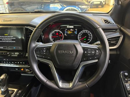 2024-Isuzu-D-Max-30-DDI-V-Cross-HR-4x4-Auto-Double-Cab_15