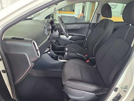 2021-Kia-Picanto-10-Street_10