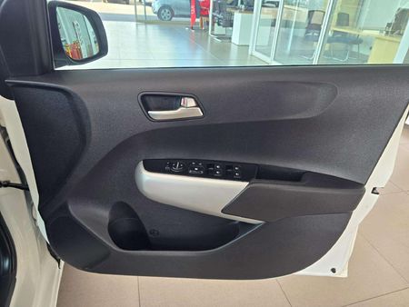 2021-Kia-Picanto-10-Street_14