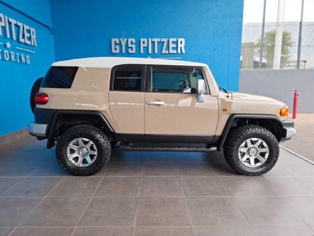 2021-Toyota-FJ-Cruiser-40-V6_5