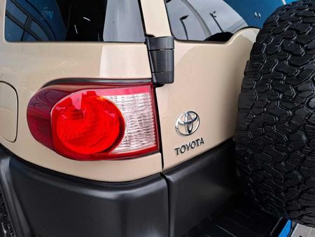 2021-Toyota-FJ-Cruiser-40-V6_8