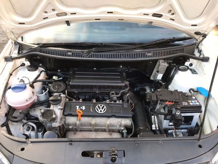 2011-Volkswagen-Polo-Vivo-16_10