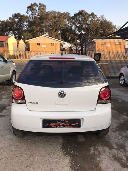 2011-Volkswagen-Polo-Vivo-16_4