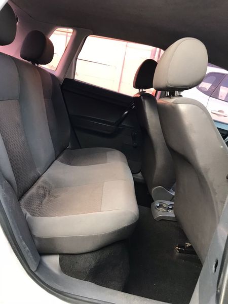 2011-Volkswagen-Polo-Vivo-16_6