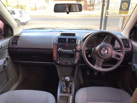 2011-Volkswagen-Polo-Vivo-16_8