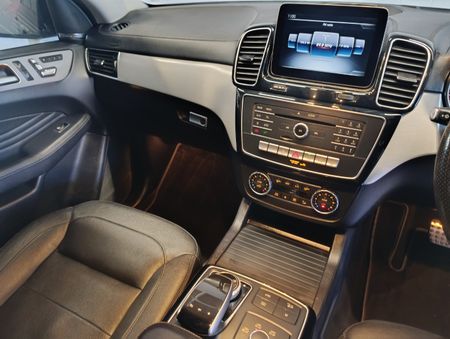 2018-Mercedes-AMG-GLE-Coupe-450-43-AMG-4Matic_21