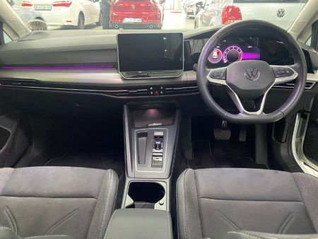 2025-Volkswagen-Golf-14-TSI-Life-Auto-110kw_8